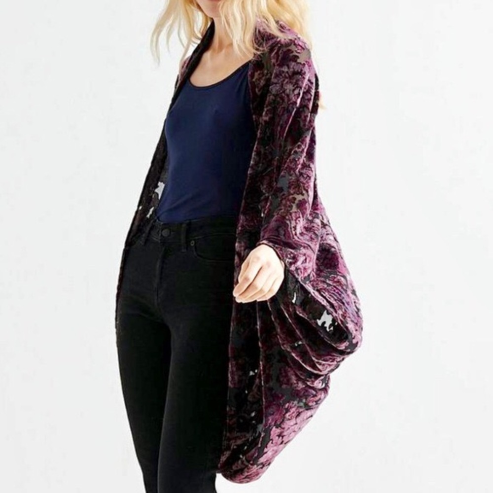 NWT Lucky Brand Floral Burnout Scarf Cape